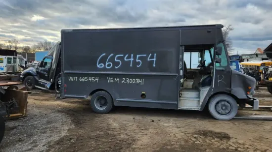 Picture of 2006-freightliner-mt45-chassis-truck-delivery